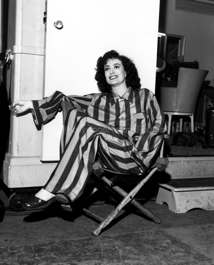 Joan Crawford 1942 3 WM.jpg